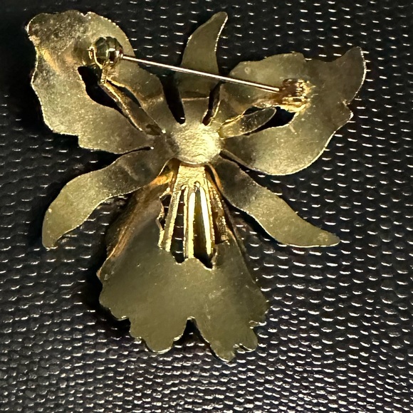 Vintage gold-plated burgundy/blue cloisonne enamel orchid broach - Picture 9 of 10